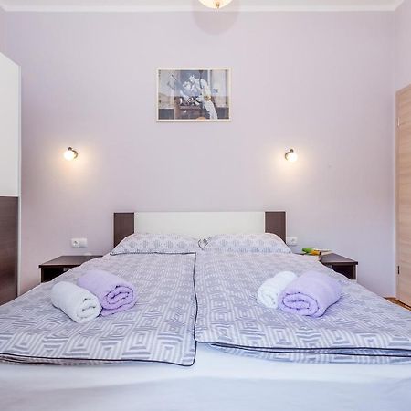 Apartments Krc Pinezići Екстериор снимка