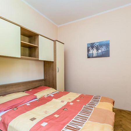 Apartments Krc Pinezići Екстериор снимка
